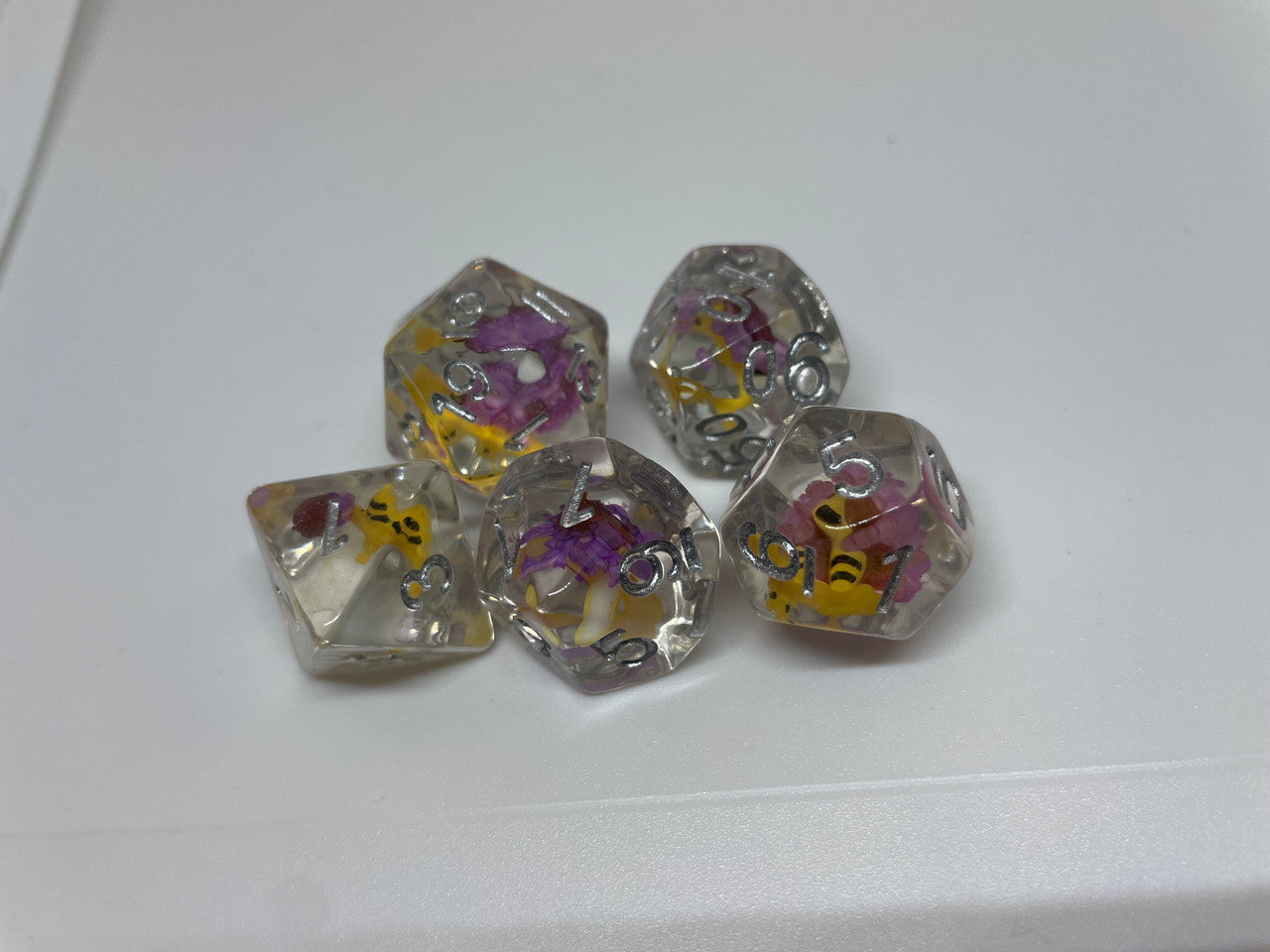 Gamerz Guard RD00612 Spring Bee Critters Resin 7 Dice Set
