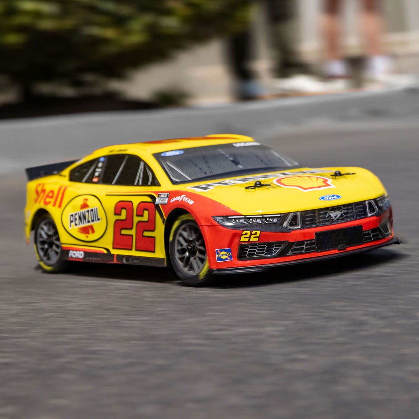 LOSI LOS 1122522 NASCAR RC Joey Logano #22 Shell-Pennzoil 2025 Ford Mustang RTR Brushed (w/ Battery & Charger)