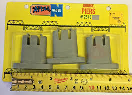 Atlas 2543 N Scale Bridge Piers